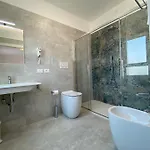 Linda Hotel